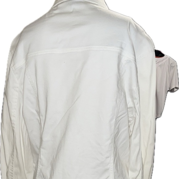 Woman’s med/large jackets - Picture 9 of 9